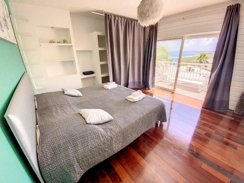 Casa Dina, beautiful sea view 10 min walk from the beach