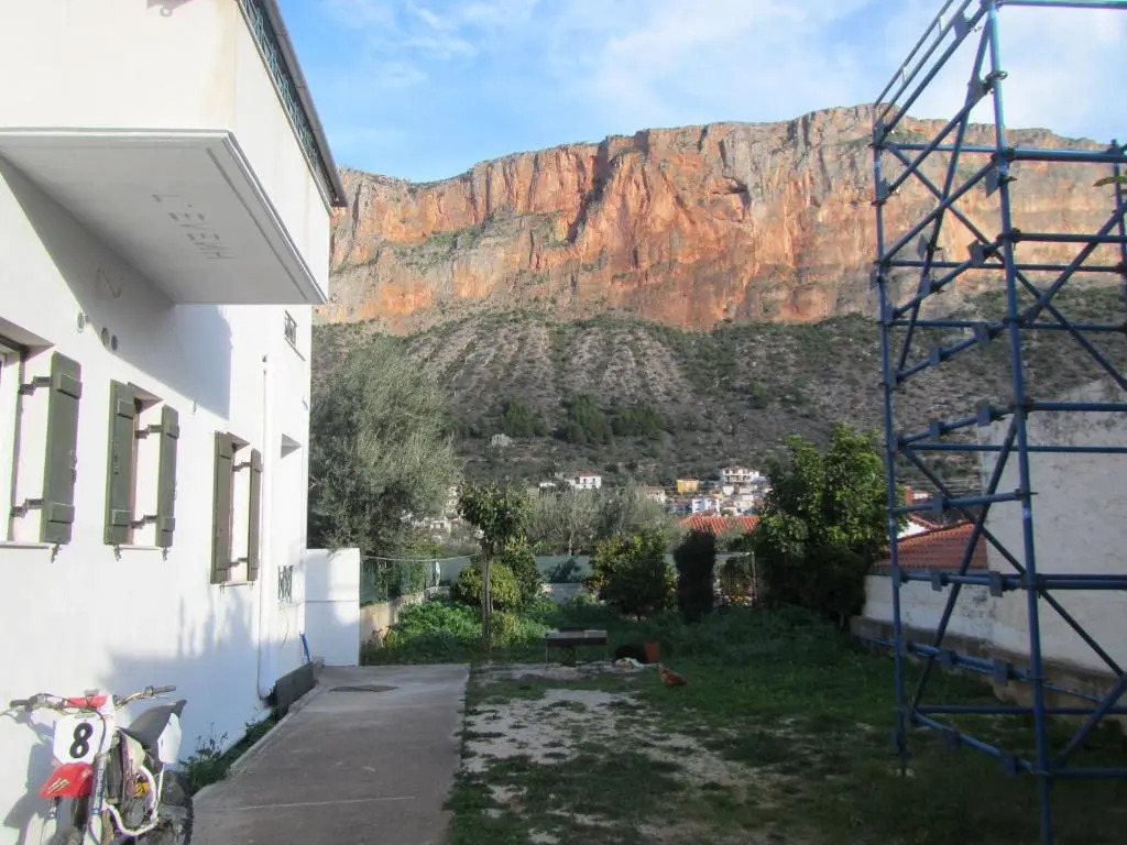 "Action" House in Leonidio 12-beds