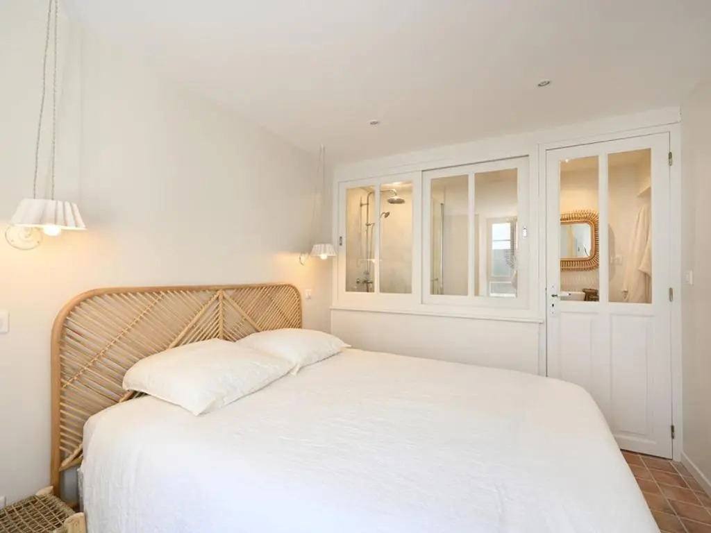Maison Rénovée avec Jacuzzi et Cuisine d'Été au Centre du Village - FR-1-434-97