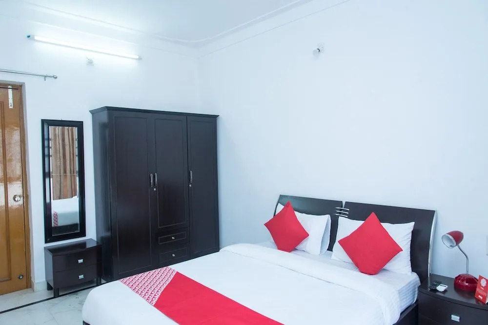 OYO 11064 Home Elegant 3BHK Villa Near Hiran Magri