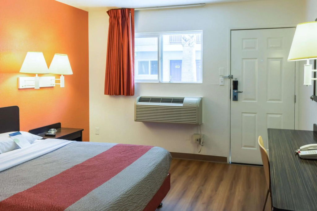 Motel 6-Bakersfield, CA - East