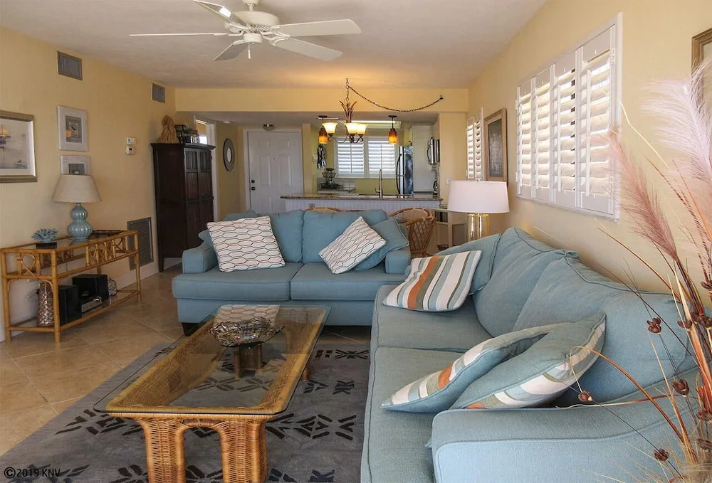 Carlos Pointe 421 - 2 Br Condo
