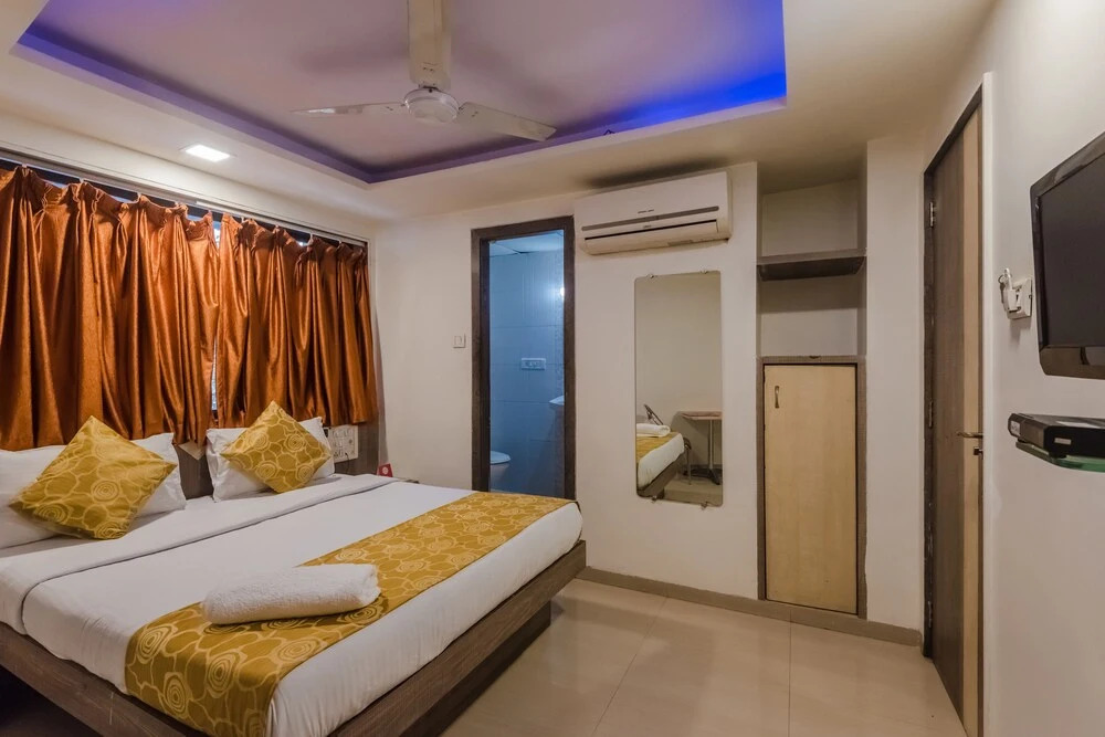 OYO 8311 Hotel Galaxy Residency