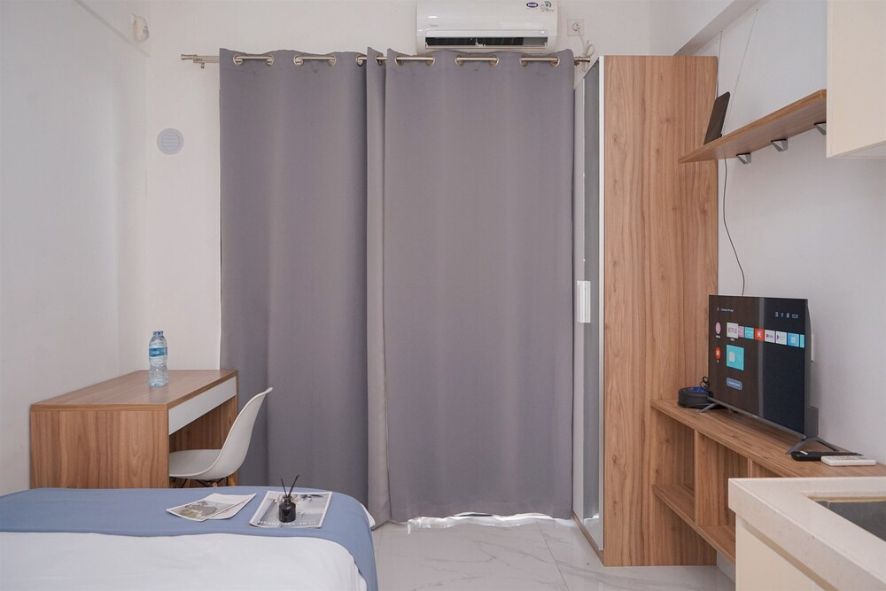 Cozy And Best Location Studio At Sky House Bsd Apartment