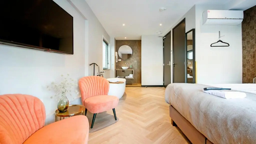 Harbour Suites Boutique Hotel