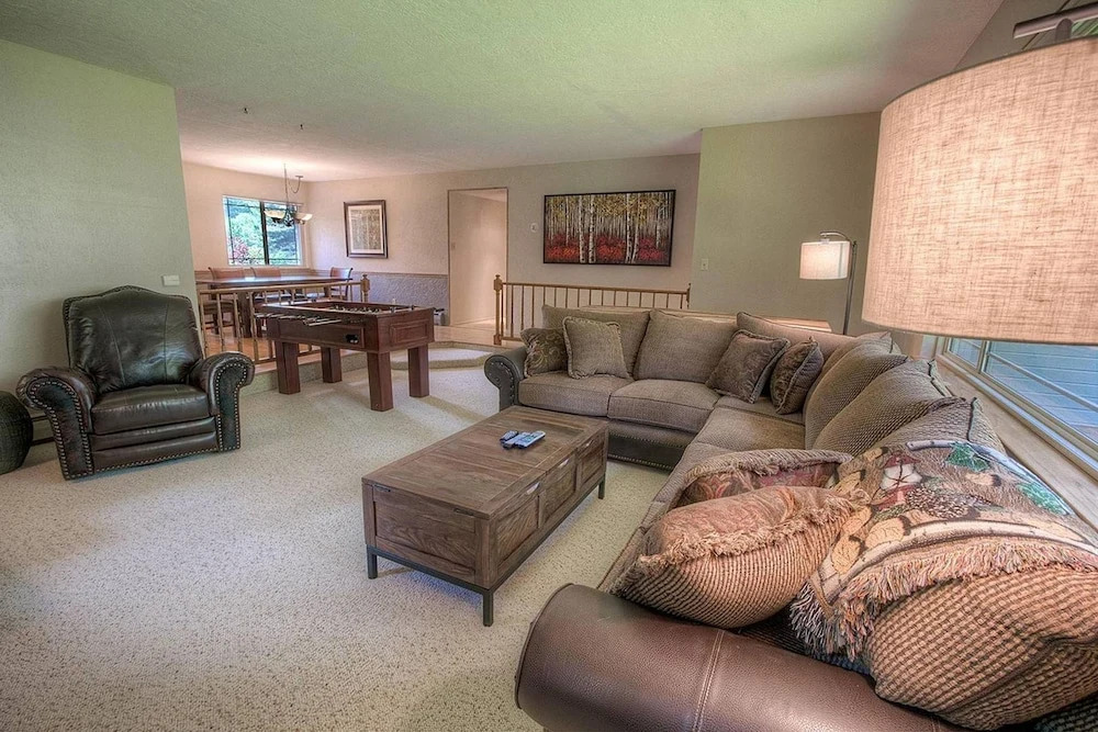 Meadowview Hideaway by Lake Tahoe Accommodations