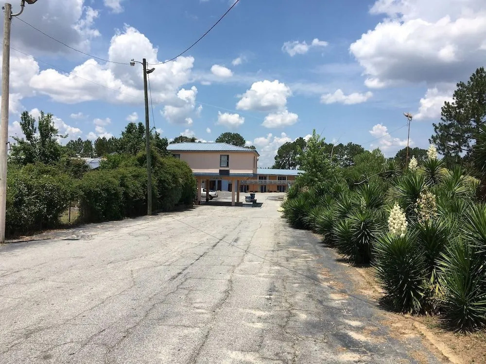 Ashburn Inn & RV Park