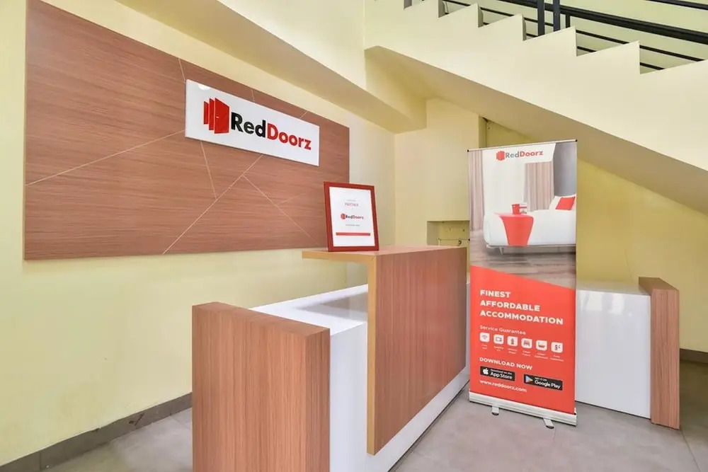 RedDoorz Plus near TIS Square
