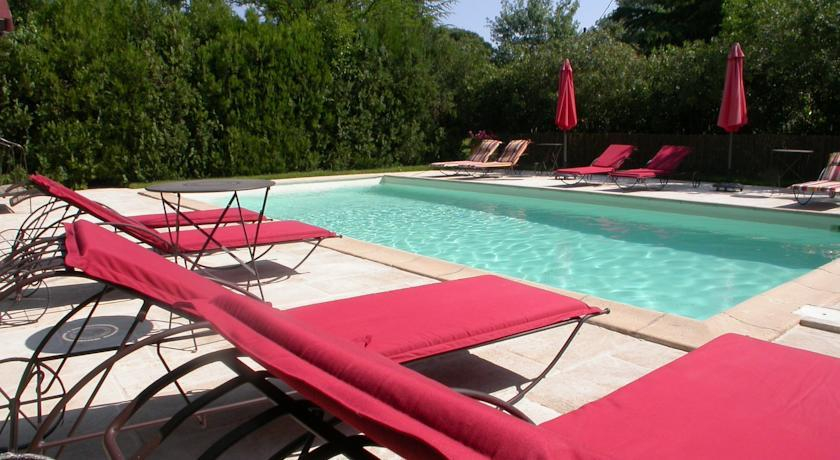 Domaine de Rhodes - 5 Chambres et 7 locations de vacances