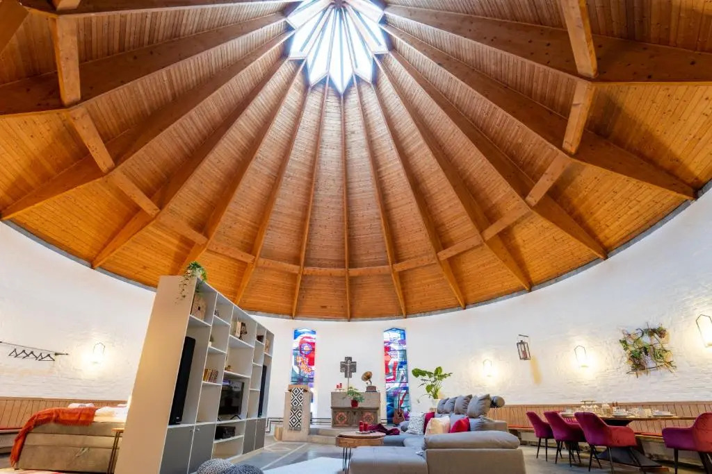 dreamcation - Ehemalige KIRCHE mit Haus bis 26 Personen, 3D-Tour, Garten, Terrasse, BBQ