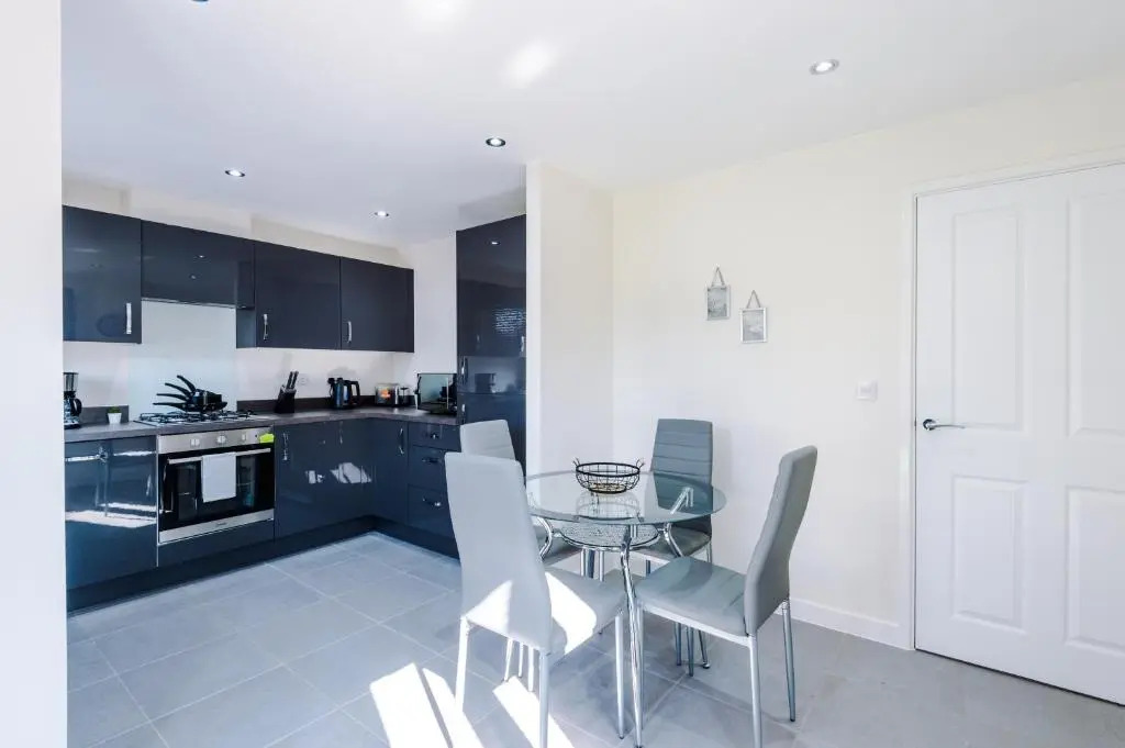 Vidale Court, 3 Bedroom House with River Irwell view, sleeps 6