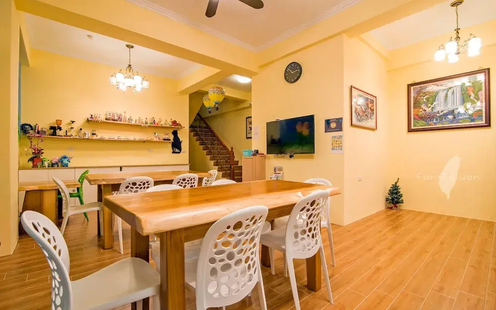 Holby No.8 Elevator Homestay