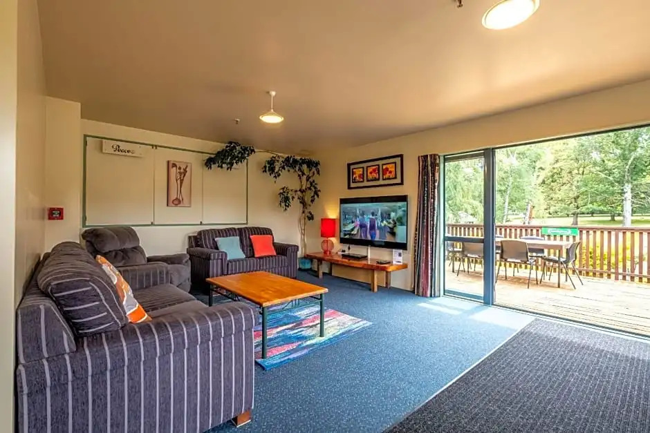 Kakapo Lodge