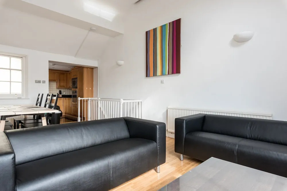 Modern 3 Bedroom Central Brighton House