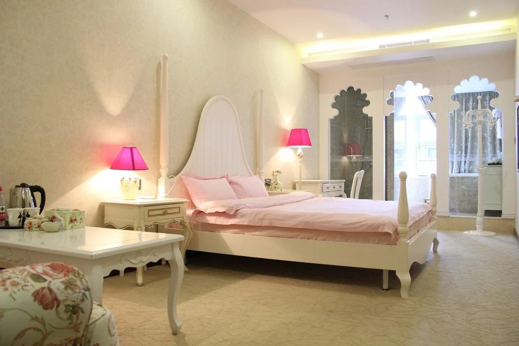 Xiamen Alice Theme Hotel