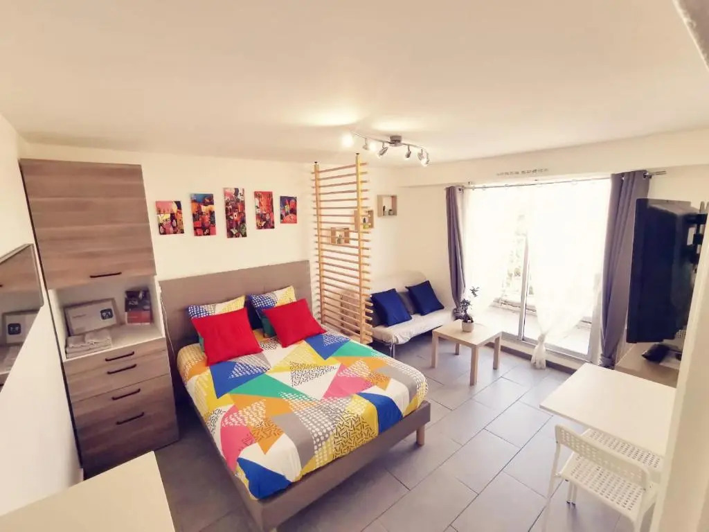 Suite Athéna - Melun gare RER - Balcon et parking