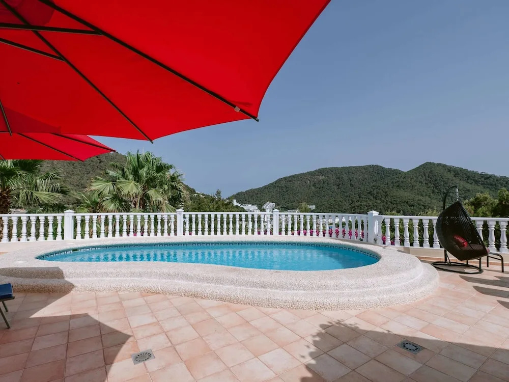 Luxurious, Detached Villa With Swimming Pool 10 Persons
