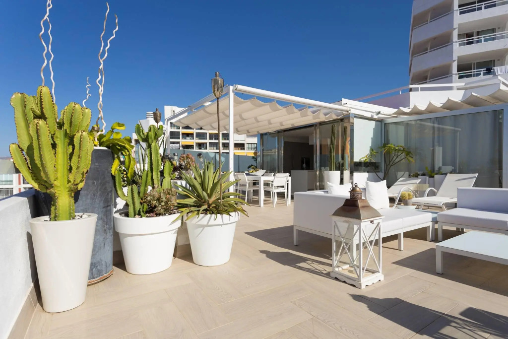 Modern & Spectacular Ocean View ,wifi,beach Front.