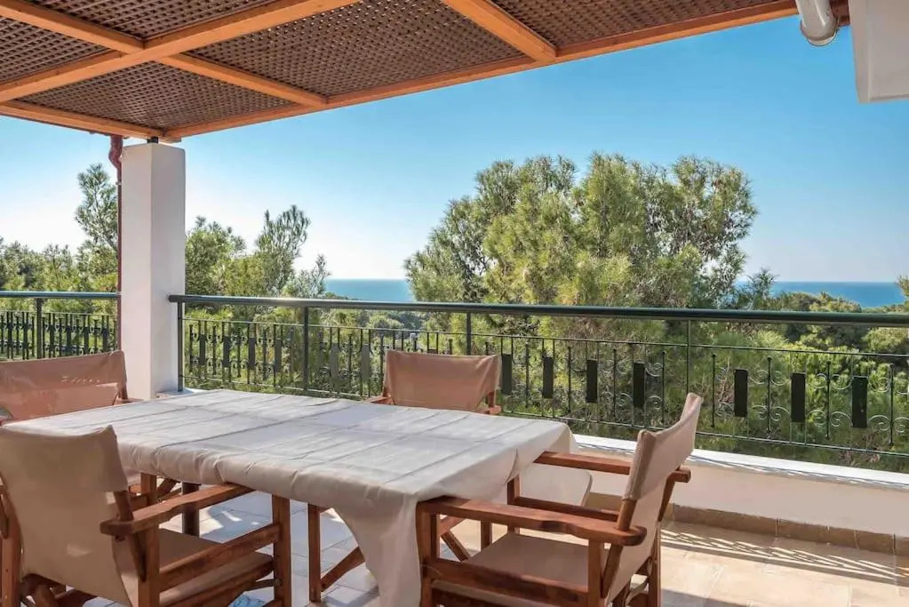 Saronis seaview 2bdr residence 500m from the beach