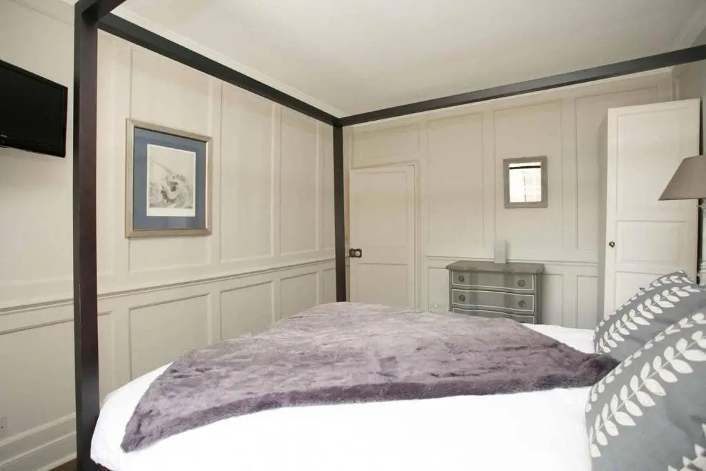 Medieval Town House - Walled Garden Sleeps 8