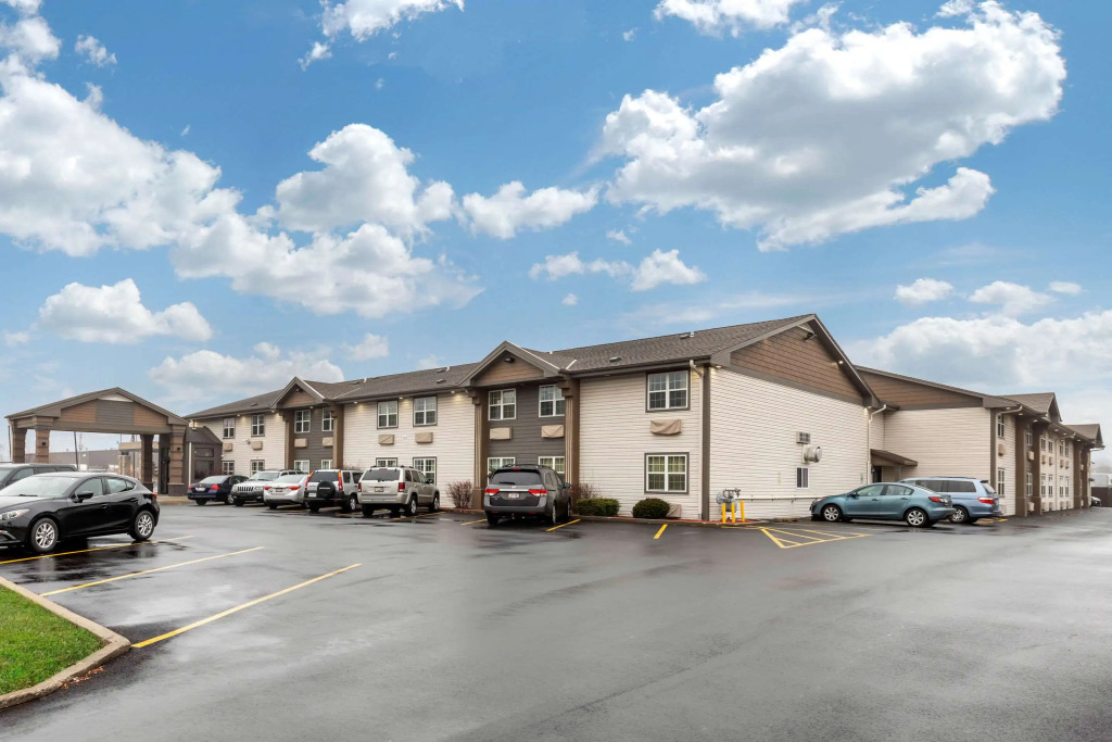 Days Inn & Suites Milwaukee Airport