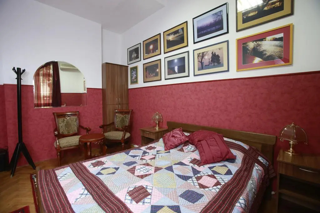 Apartment Red Rose