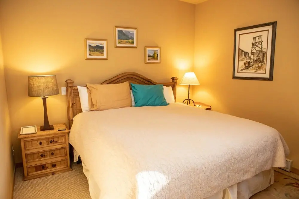 1934 Soda Springs 3 Bedroom Condo by RedAwning