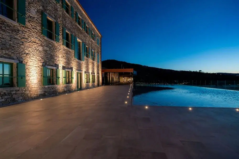 ROXANICH Winery and Design Hotel