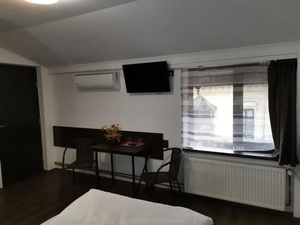 Joe Hostel