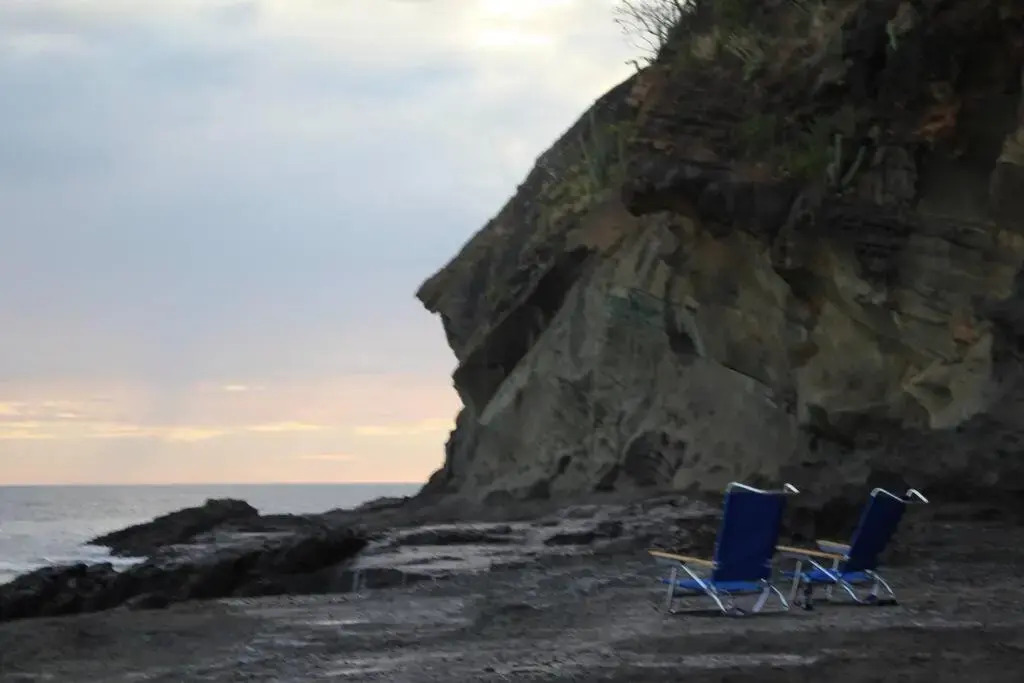 Shankton Harbour 3 Bedroom 4 Bathroom Beach House w Private BEACH SEA path