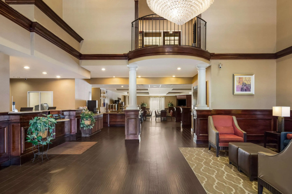Comfort Suites Near University