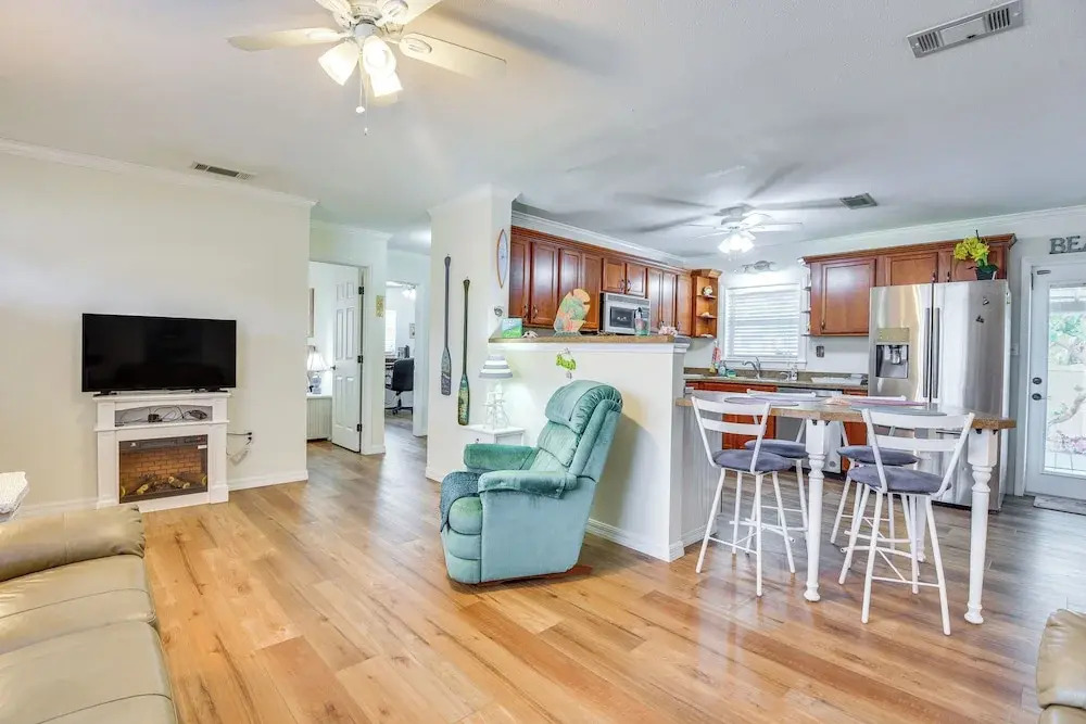 1 Mi to Anna Maria Island: Pet-friendly Retreat