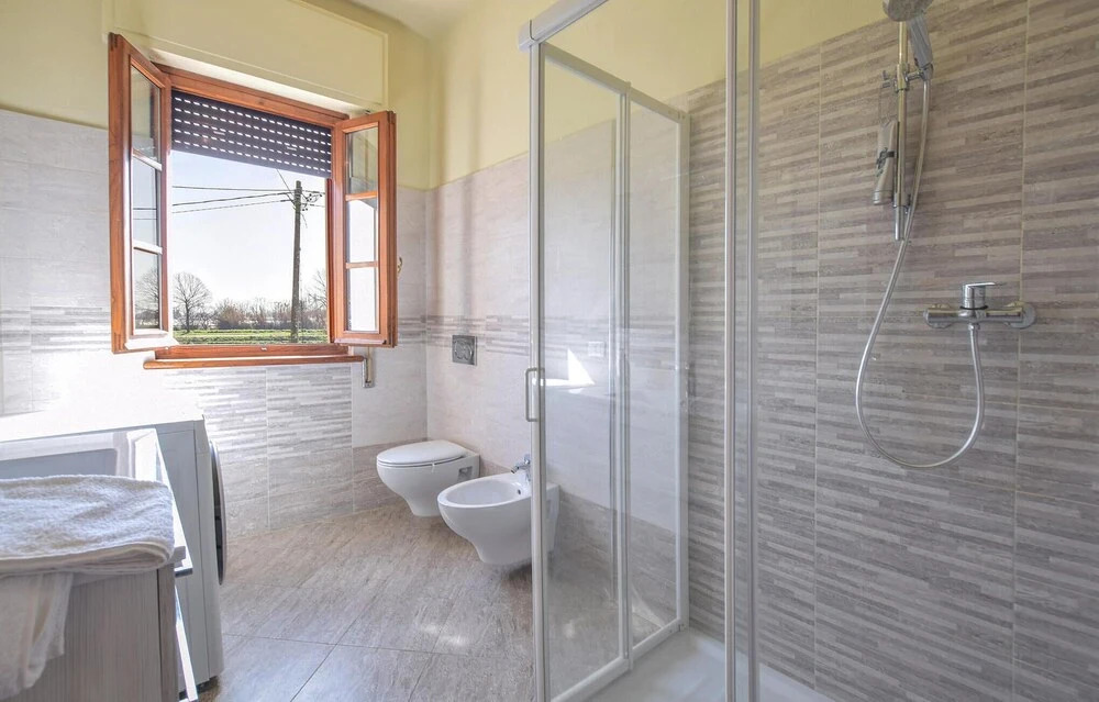 Beautiful Apartment in Piano di Mommio With Outdoor Swimming Pool, Wifi and 3 Bedrooms