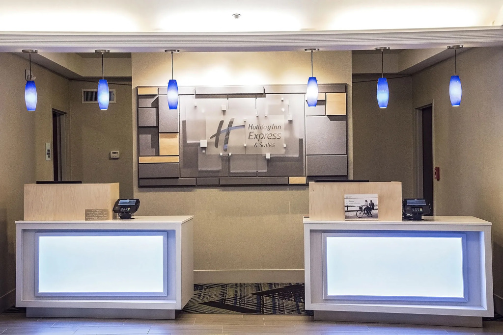 Holiday Inn Express & Suites Alexandria by IHG