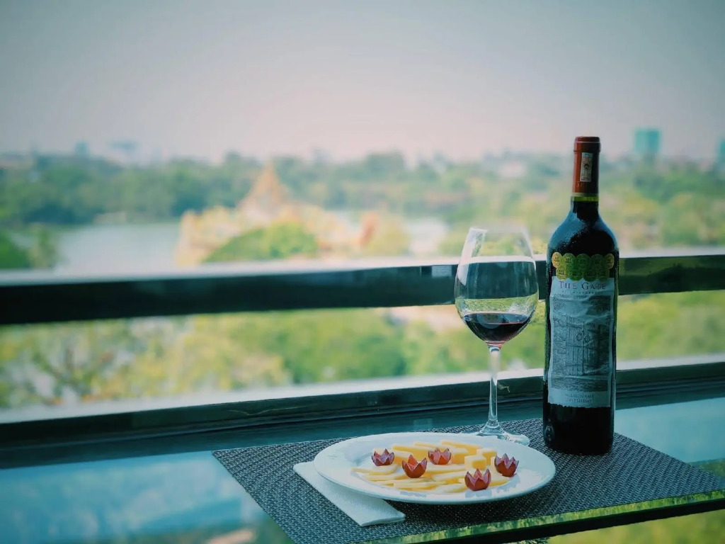 Esperado Lake View Hotel