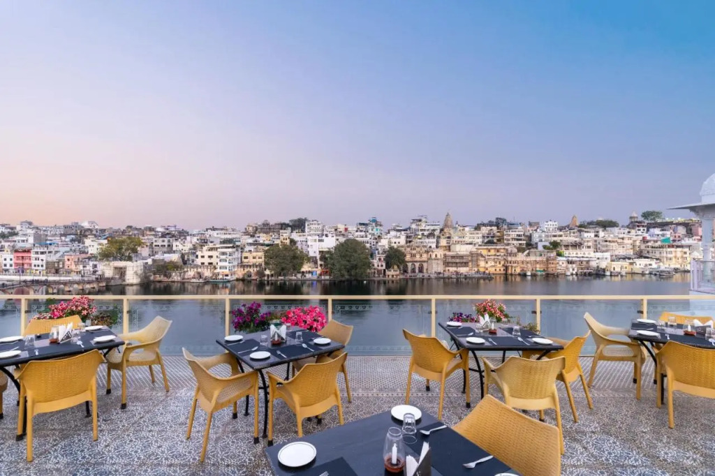 Sarovar - Lake Facing Boutique Hotel On Lake Pichola