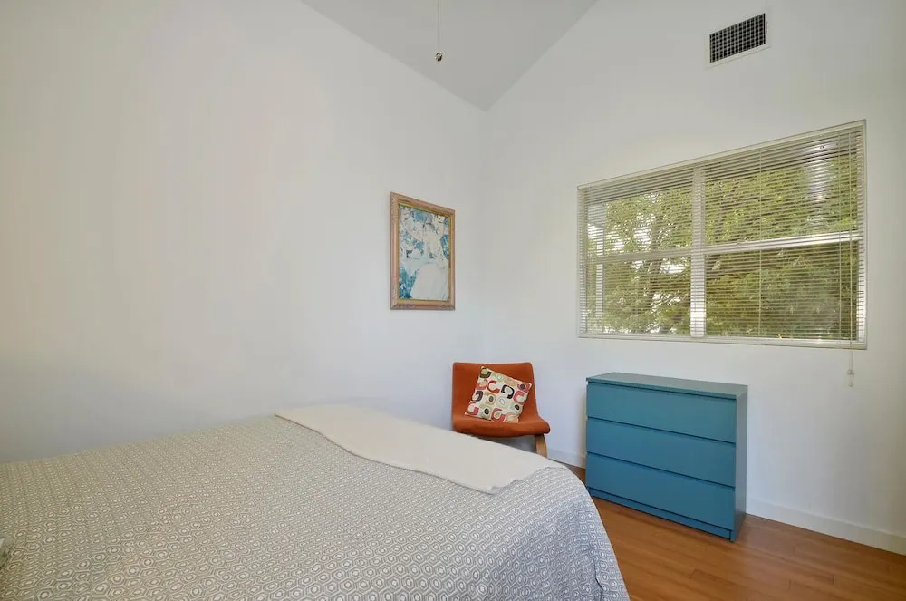 1BR South Austin Steps from 1st by RedAwning