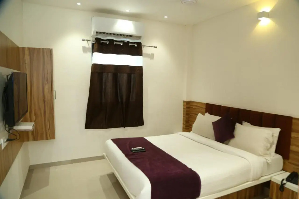 Shree Akshar Restaurant and Hotel