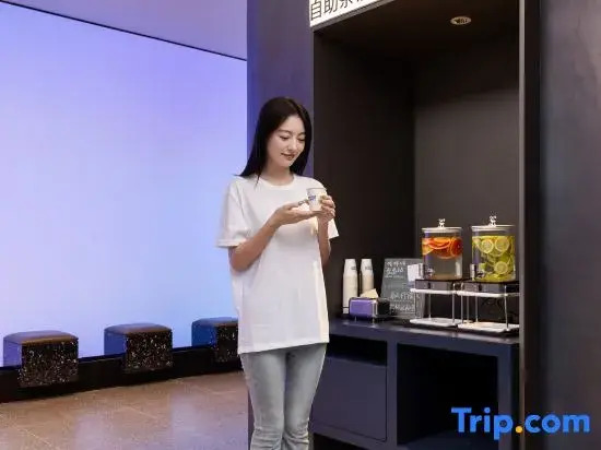 Haining Xia Sha Outlet Wenhai North Road Light Hotel