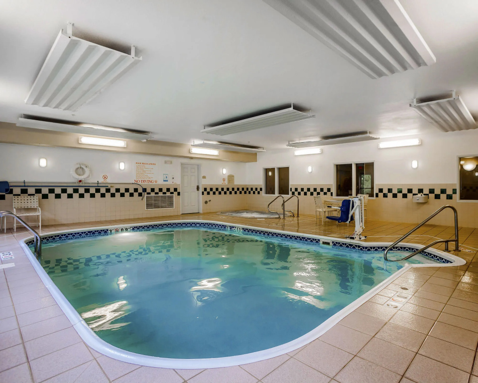Comfort Suites Independence - Kansas City