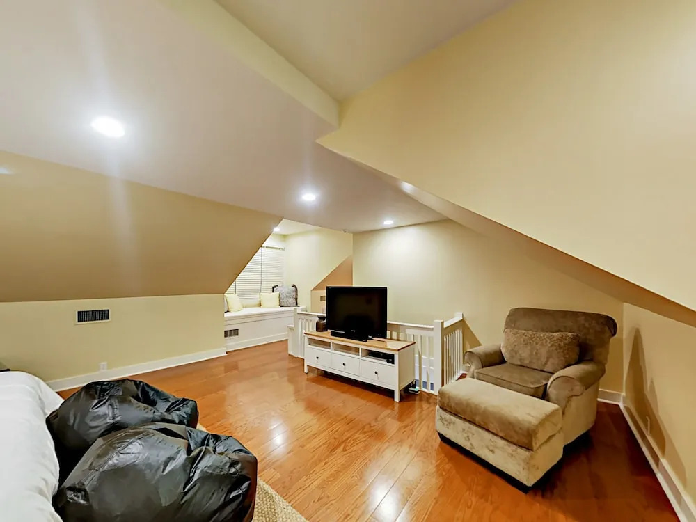1812 Avenue L Cabin 3 Bedrooms 2 Bathrooms Cabin