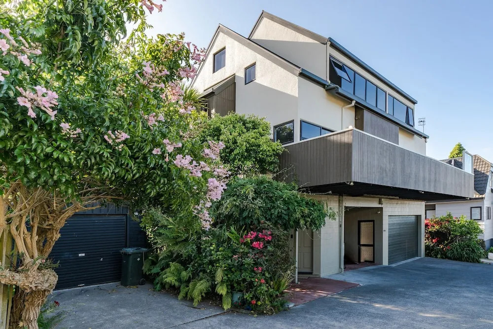 Birkenhead Modern 3 Bedrooms Villa