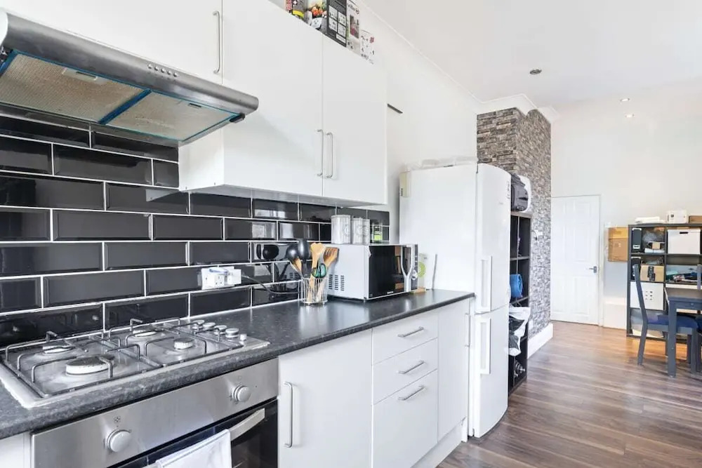 Bright & Cosy Two Bedroom Apt Close to Canning Town Tube