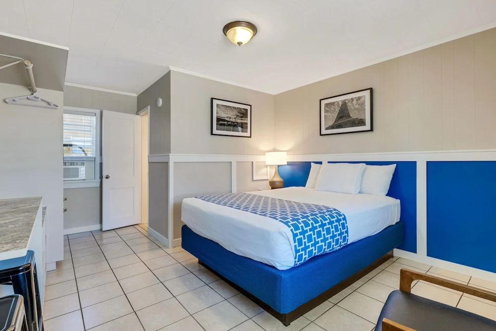 Dolphin Oceanfront Motel - Nags Head