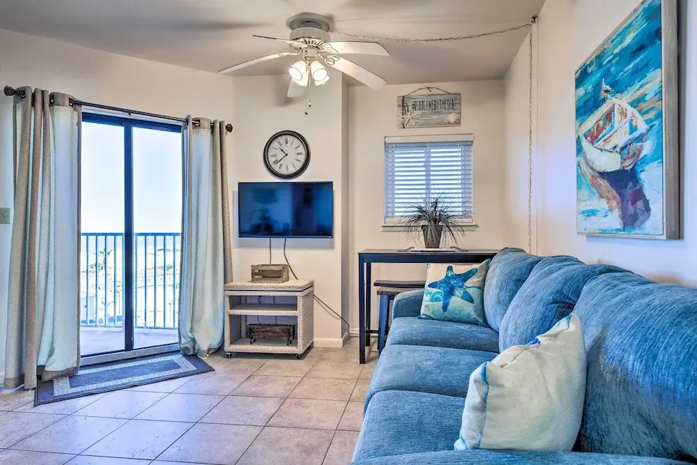 Relaxing Gulf Shores Condo w/ Beach-view Balcony
