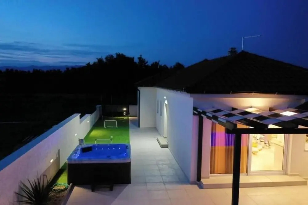Luxury Villa Sabun with Pool & Hot Tub