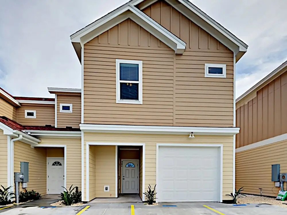 The Savvy Pelican 4 Bedrooms 3 Bathrooms Condo