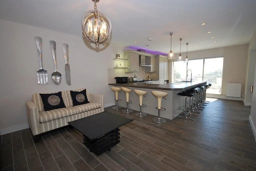 Amber Cottage - Luxury Cottage, Hot Tub, Sea Views and Log Burner