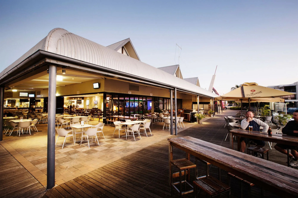 Nightcap at Kawana Waters Hotel