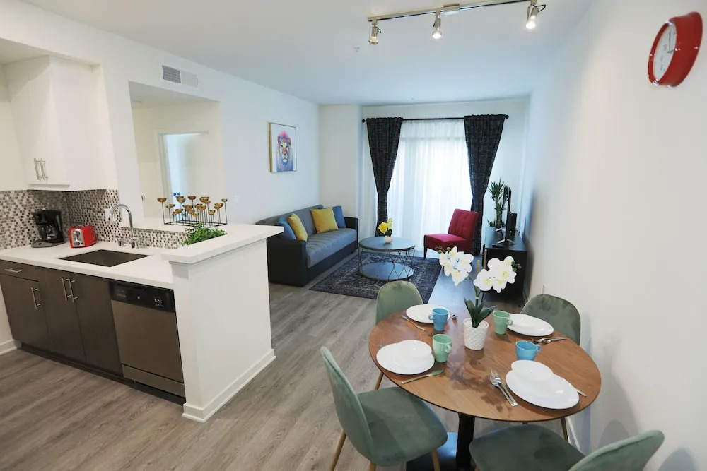 Hollywood Metropolitan Residences